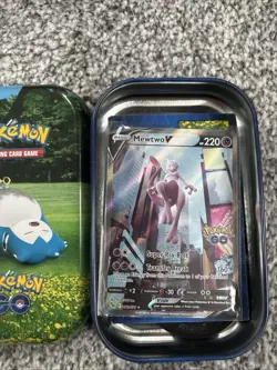 Mewtwo V (Alternate Full Art) 072/078 Pokemon GO Holo with Free metal tin - Image 1