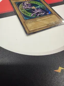 Konami Dark Magician SDY-006 Starter Deck: Yugi Ultra Rare Holo 2500ATK 2100DEF - Image 2