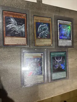 Blue Eyes White Dragon DDS-001 REPRINT COPY VERSION + 4 Other Authentic cards - Image 1