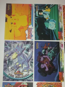 12 Topps 1999 Pokemon trading cards. 1 chrome, 1 die cut & a trainer - Image 3