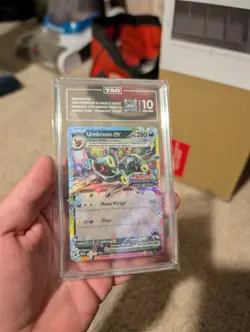 TAG 10 GEM MINT Umbreon EX Prismatic Evolutions Stamped #060/131 Pokemon - Image 3