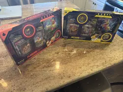 Pokemon Eeveelution VMax Premium Collection Set: Jolteon & Flareon - Image 1