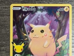 POKEMON FULL ART PIKACHU 005/025 RARE CELEBRATIONS 2021 LP + ARCEUS SLEEVE - Image 2