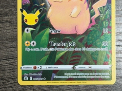 POKEMON FULL ART PIKACHU 005/025 RARE CELEBRATIONS 2021 LP + ARCEUS SLEEVE - Image 3