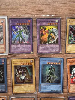 Yu-Gi-Oh 1st Edition Original Bundle Rare Bulk Holos Blue Eyes White Dragon Etc - Image 3