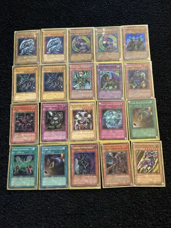 Konami Yu-Gi-Oh! CCG Card Lot - 160 Cards - Dark Magician, Blue-Eyes, Red-Eyes - Image 1