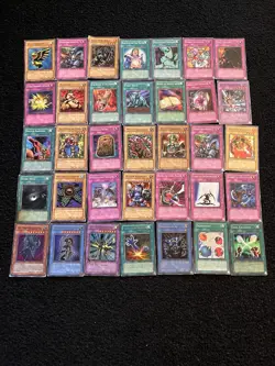 Konami Yu-Gi-Oh! CCG Card Lot - 160 Cards - Dark Magician, Blue-Eyes, Red-Eyes - Image 3