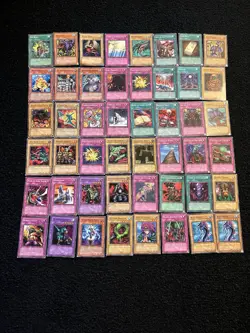 Konami Yu-Gi-Oh! CCG Card Lot - 160 Cards - Dark Magician, Blue-Eyes, Red-Eyes - Image 5