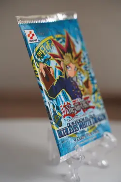 2002 Yugioh LOB Unlimited Legend of Blue Eyes White Dragon Booster Pack Konami - Image 4