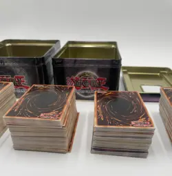 Yugioh Common bulk card lot W/ 2 Collectors Tin - Image 4