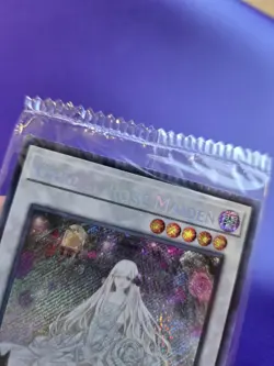 *SEALED & CRIMPED* Garden Rose Maiden Secret Rare LDS2-EN113 Yugioh - Image 2