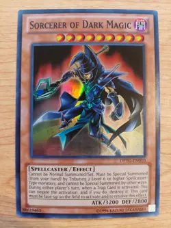 Sorcerer of Dark Magic - DPYG-EN010 - Near Mint NM - Super Rare - Unlimited - Image 1