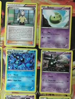 Legendary Treasures Black + White 2013 Vintage Pokemon Card Lot Read Description - Image 3