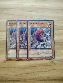 Yu-Gi-Oh! - Medusa Worm 3X - Complete Playset Of Cards - Image 1