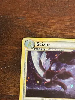 Pokemon TCG Scizor 7/90 Holo Rare HGSS Undaunted 2010 - PERFECT SWIRL - Image 2