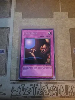YUGIOH TRAP HOLE DB1-EN118 RARE UNLIMITED ED 1996 LP - Image 1