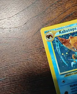 Pokemon Kabutops Neo Discovery Card 6/75 Holo Mint + but card not totally flat - Image 3