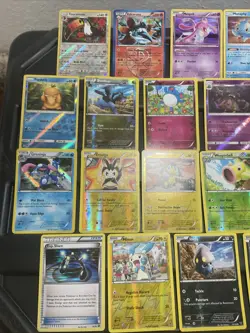 (30) Pokemon Cards Lot WOTC Vtg Holo STAMPED REVERSE Reshiram Volcarona Mesprit - Image 2