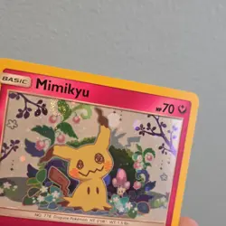 Pokemon Mimikyu SM163 Sun & Moon Promos Holo Promo NM "CONFUSED MIMIKYU SWIRL" - Image 3