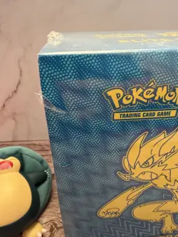 Pokemon TCG: SM - Lost Thunder (SM8) ETB Slight tear - Image 4