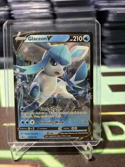 Pokemon TCG Glaceon v Holo Black Star Promo SWSH196 - Image 1