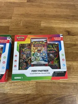 Pokemon TCG: First Partner Illustration Collection: Series 1 IN HAND - Image 1
