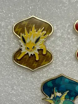 💎Official Pokemon Jolteon Vaporeon Flareon Vmax Collection Pins Set Of 3 - Image 2