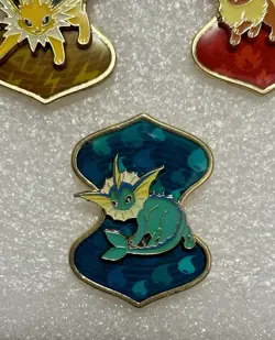 💎Official Pokemon Jolteon Vaporeon Flareon Vmax Collection Pins Set Of 3 - Image 4