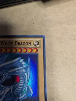 Yu-Gi-Oh! TCG Blue-Eyes White Dragon Light DPKB-EN001 1996 Ultra Rare Halo - Image 3