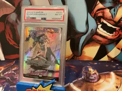 2025 MTG MARVEL'S SPIDER-MAN: SOURCE MAT FOIL #0025 RELENTLESS ASSAULT PSA 8 - Image 1