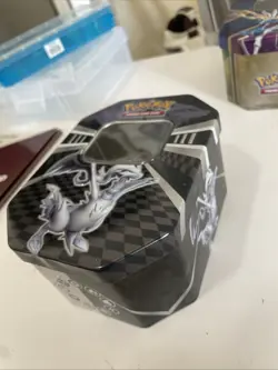 2011 Pokemon TCG Black & White Legends Reshiram EX - EMPTY POKEMON CARD TIN - Image 2