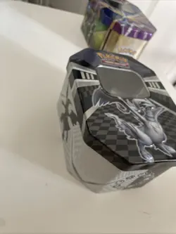 2011 Pokemon TCG Black & White Legends Reshiram EX - EMPTY POKEMON CARD TIN - Image 3
