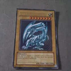 Vintage Konami Yu-Gi-Oh | Blue-Eyes White Dragon | Ultra Rare Unlimited SDK-001 - Image 1