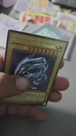 Vintage Konami Yu-Gi-Oh | Blue-Eyes White Dragon | Ultra Rare Unlimited SDK-001 - Image 2