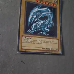 Vintage Konami Yu-Gi-Oh | Blue-Eyes White Dragon | Ultra Rare Unlimited SDK-001 - Image 4
