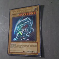Vintage Konami Yu-Gi-Oh | Blue-Eyes White Dragon | Ultra Rare Unlimited SDK-001 - Image 5