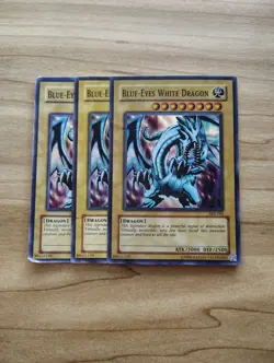 Yu-Gi-Oh! - Blue Eyes White Dragon 3X - Super Rare / Holo - Image 1