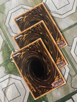 YuGiOh DARK MAGICIAN Ultra Rare Play Set LC01-EN005 - Image 3