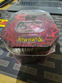 Pokemon TCG Team Rocket Mewtwo EX Tin – German – Factory Sealed 2025 - Image 5