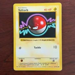 Shadowless Voltorb 67/102 Common Base Set Pokemon Card - Image 1
