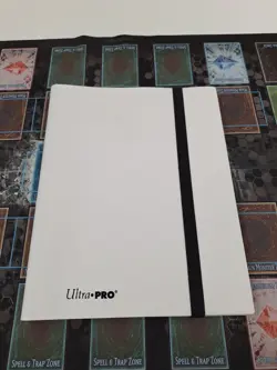 Ultra Pro Eclipse 9 Pocket Artic White PRO Binder 360 Cards Side Loading - Image 1
