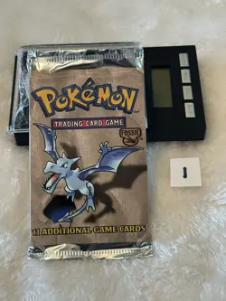 POKEMON FOSSIL BOOSTER PACK AERODACTYL ART WOTC 1999 FACTORY SEALED - Image 2