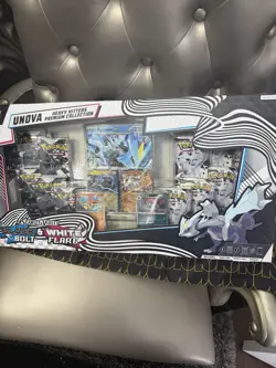 Pokemon Unova Heavy Hitters Premium Collection Box 4 Promo Cards 12 Boosters - Image 1