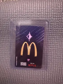 McDonald's Kpop Demon Hunter Card Rumi & Jinu Hands Holo Ultra Rare & Top Loader - Image 2