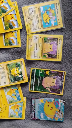 Pokemon Pikachu Card 60/64 Jungle Bundle Flying V Vuelo Celebrations NM WOTC TCG - Image 1