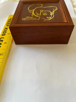 Disney Tinker Bell 5 Pin Set in Wood Display Box - Image 2