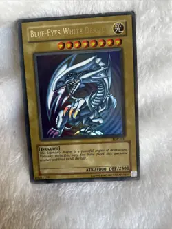 Blue-Eyes White Dragon SDK-001 Holographic Yugioh TCG - Image 3