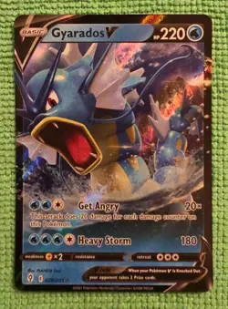 Pokemon TCG Gyarados v Full Art Ultra Rare Card 28/203 2021 SWSH Evolving Skies - Image 1