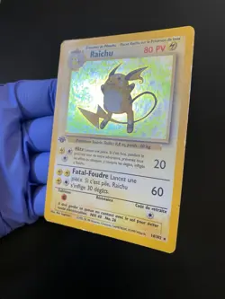POKEMON RAICHU HOLO RARE 14/102 BASE SET 1ST EDITION FRENCH FR GD - Image 2