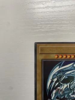 YuGIOh - 1st Edition SDK-001 Blue Eyes White Dragon - FOIL Line - NA Print - VLP - Image 3